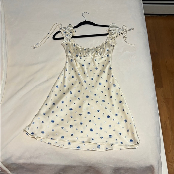 Zara Dresses & Skirts - Zara Cream and Blue Floral Dress